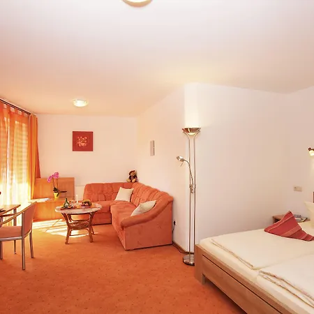 מלון Land- Und Aktivhotel Altmuehlaue 3*